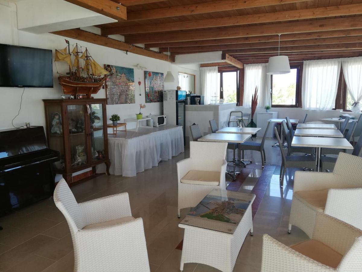 Palazzo Manfredi Vista Mare Con Parcheggio