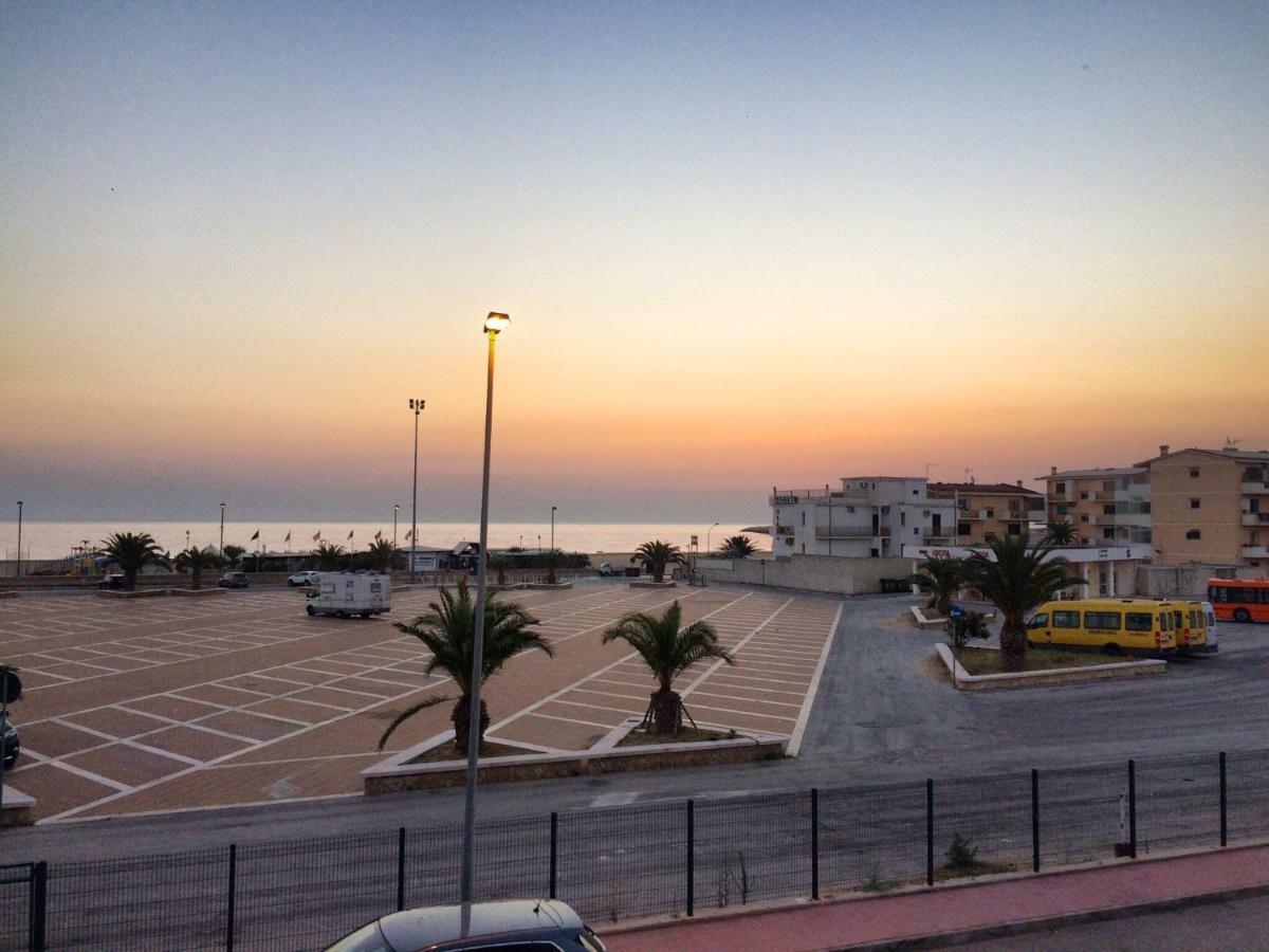 Palazzo Manfredi Vista Mare Con Parcheggio