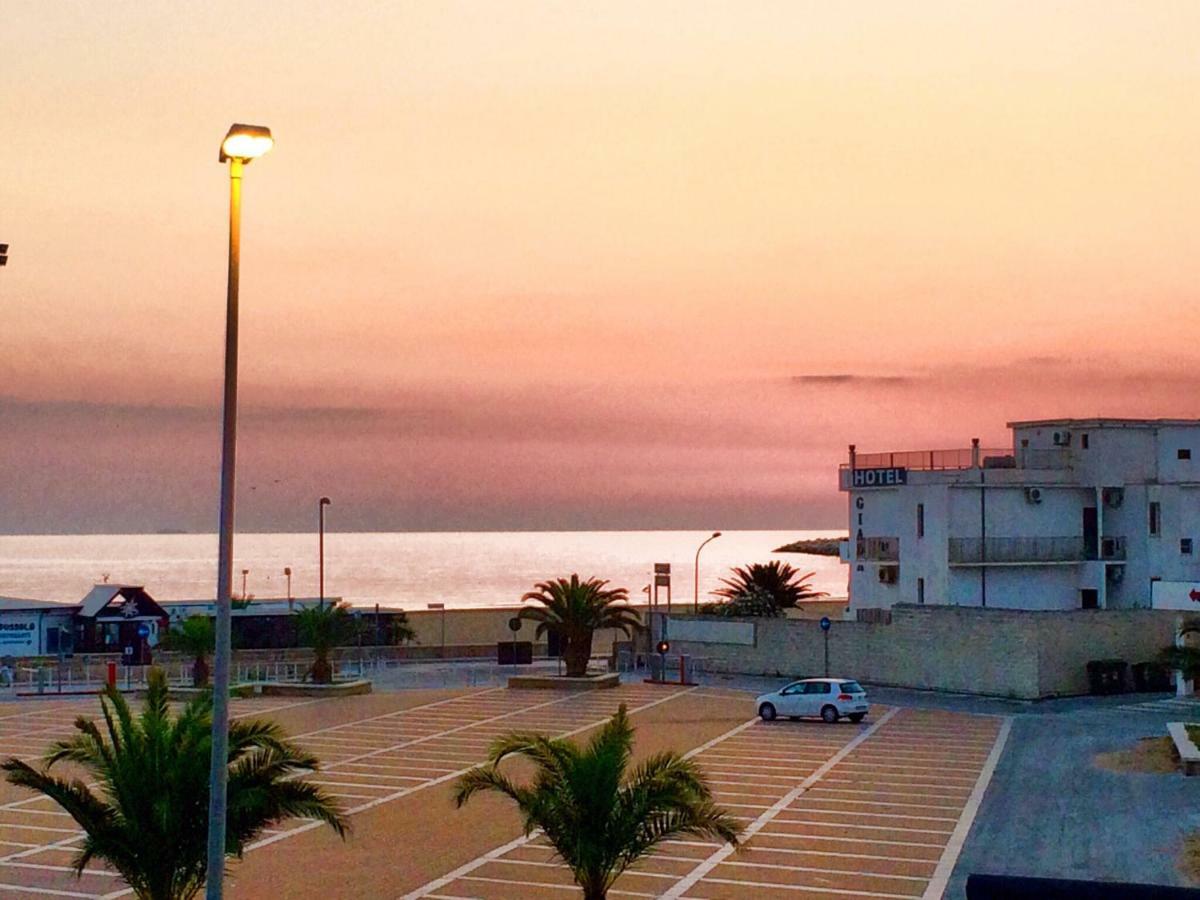 Palazzo Manfredi Vista Mare Con Parcheggio Alojamento de Acomodação e Pequeno-almoço Vieste